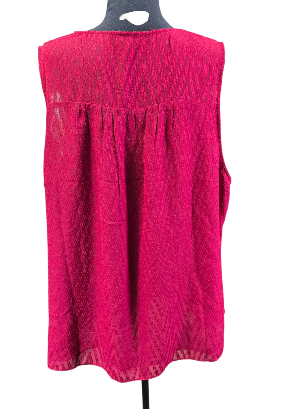 Torrid 3X Maroon Chevron Sleeveless Blouse Gold Bar V Neck Top - Picture 9 of 11
